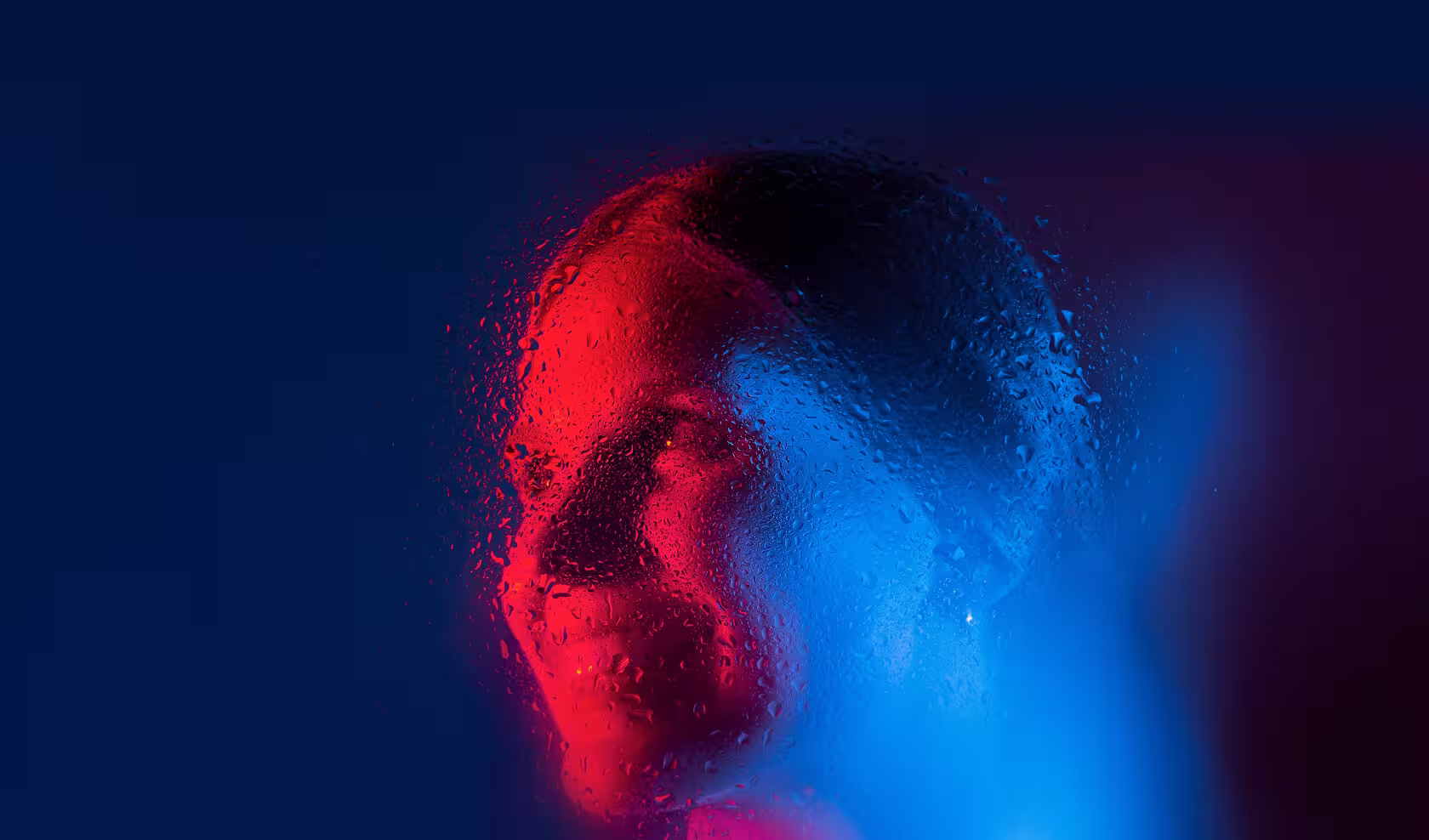 Formas de cristal líquido iluminadas en azul